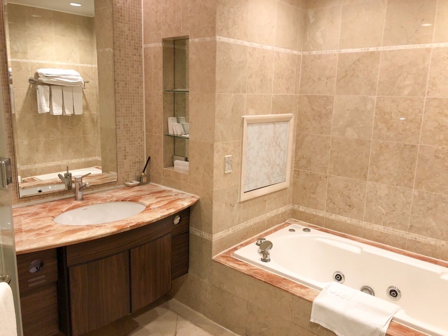 separate bathtub and shower, rainfall showerhead, free toiletries