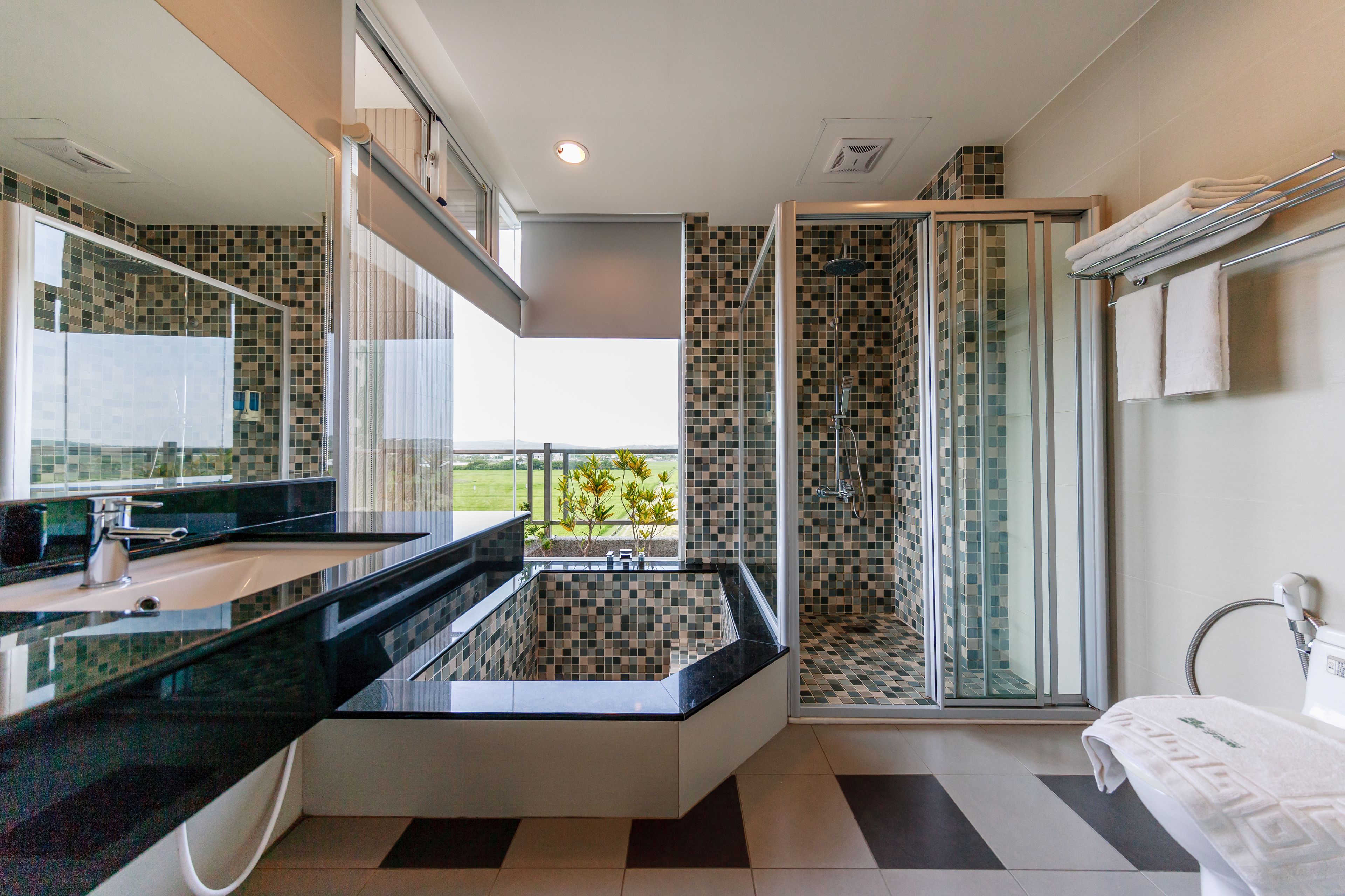 Deluxe Double Room, 1 Double Bed, Balcony | Bathroom | Shower, rainfall showerhead, free toiletries, hair dryer