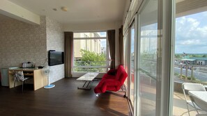 Superior-Zimmer, Mehrere Betten, 2 Bäder (Livingroom & Balcony) | Hochwertige Bettwaren, Daunenbettdecken, individuell eingerichtet