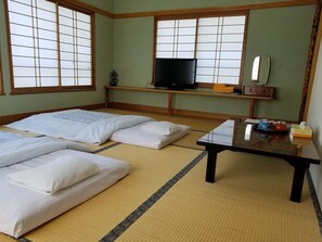 Chambre Quadruple Tradition (Japanese-Style)
