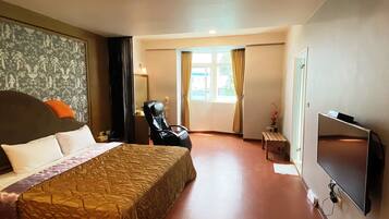 Superior Suite, Jetted Tub (Private Garage) | Desk, free WiFi