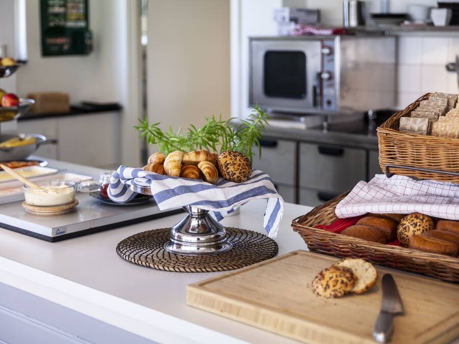 Daily buffet breakfast (SEK 100 per person)