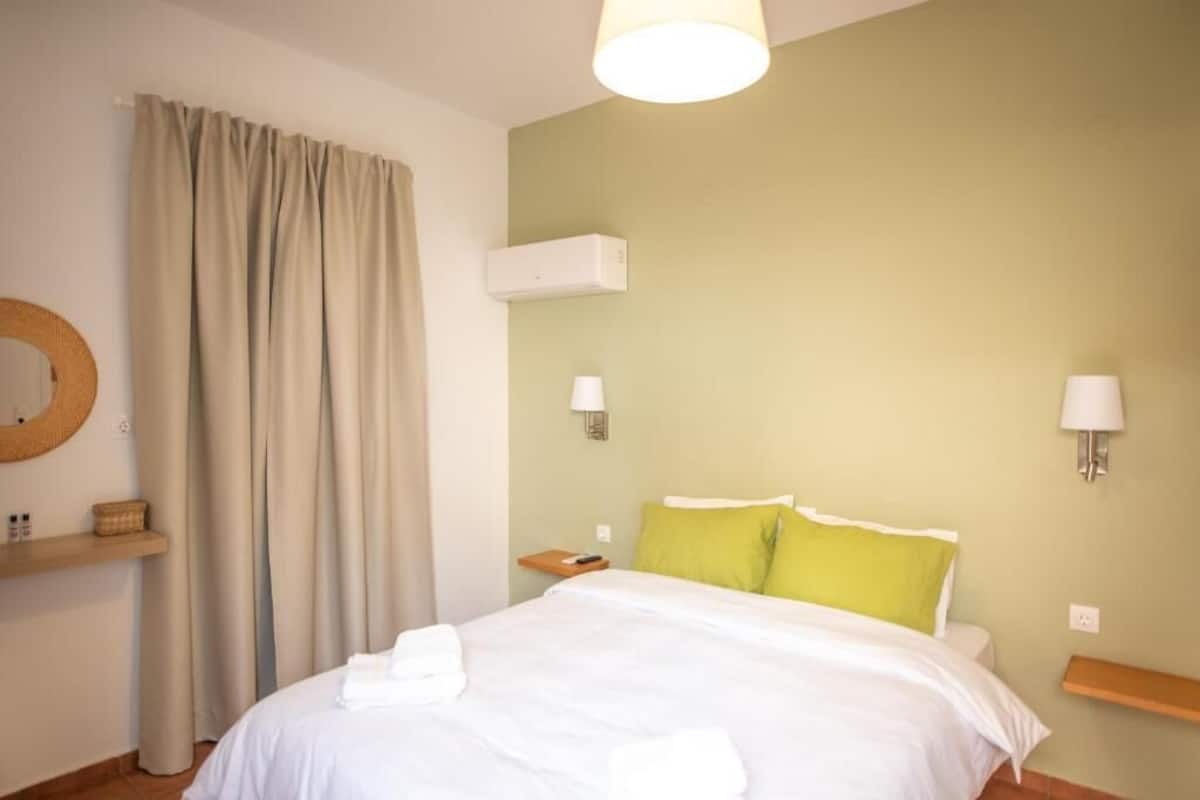 Premium bedding, in-room safe, desk, soundproofing
