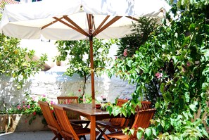 Courtyard - Twin House (Spetses)