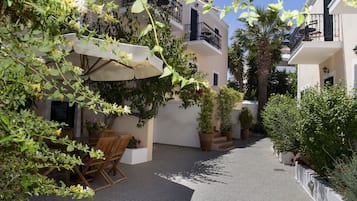 Standard Room | Courtyard view