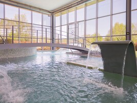 Piscina interna, piscina externa sazonal