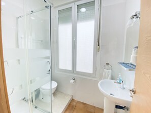 Individual con baño privado | 浴室