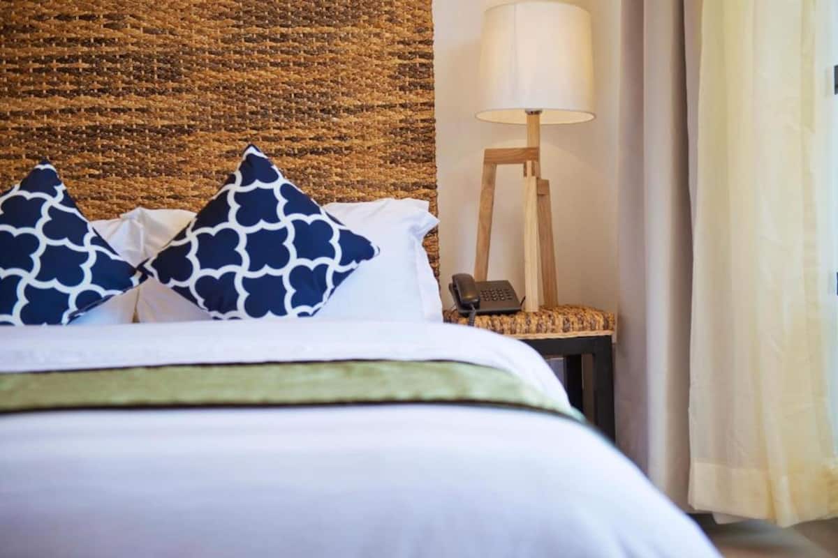 1 bedroom, egyptian cotton sheets, premium bedding, minibar