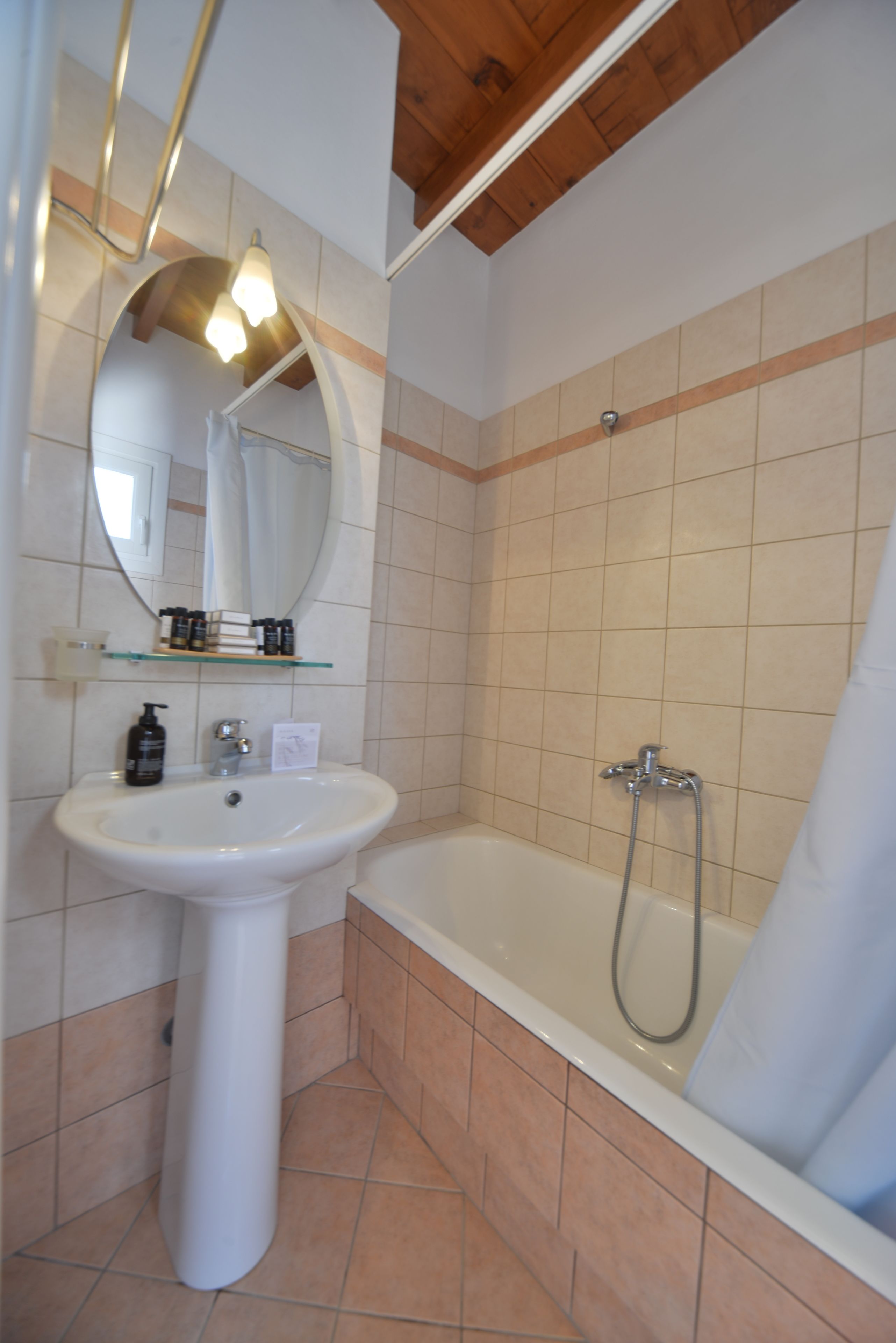 deluxe studio, sea view | bathroom sink