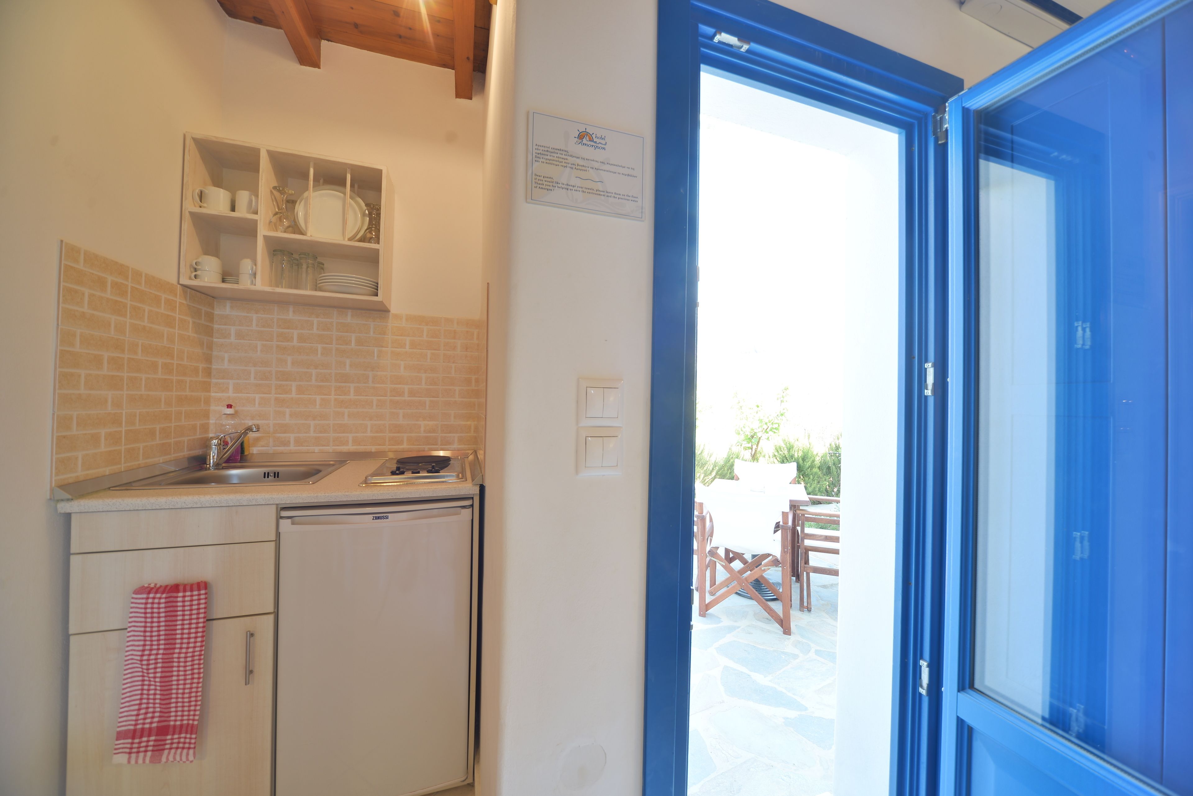 family studio, sea view | private kitchenette | fridge