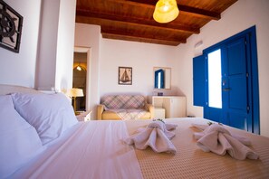 Premium bedding, in-room safe, soundproofing, iron/ironing board - Amorgion Village (Amorgos)