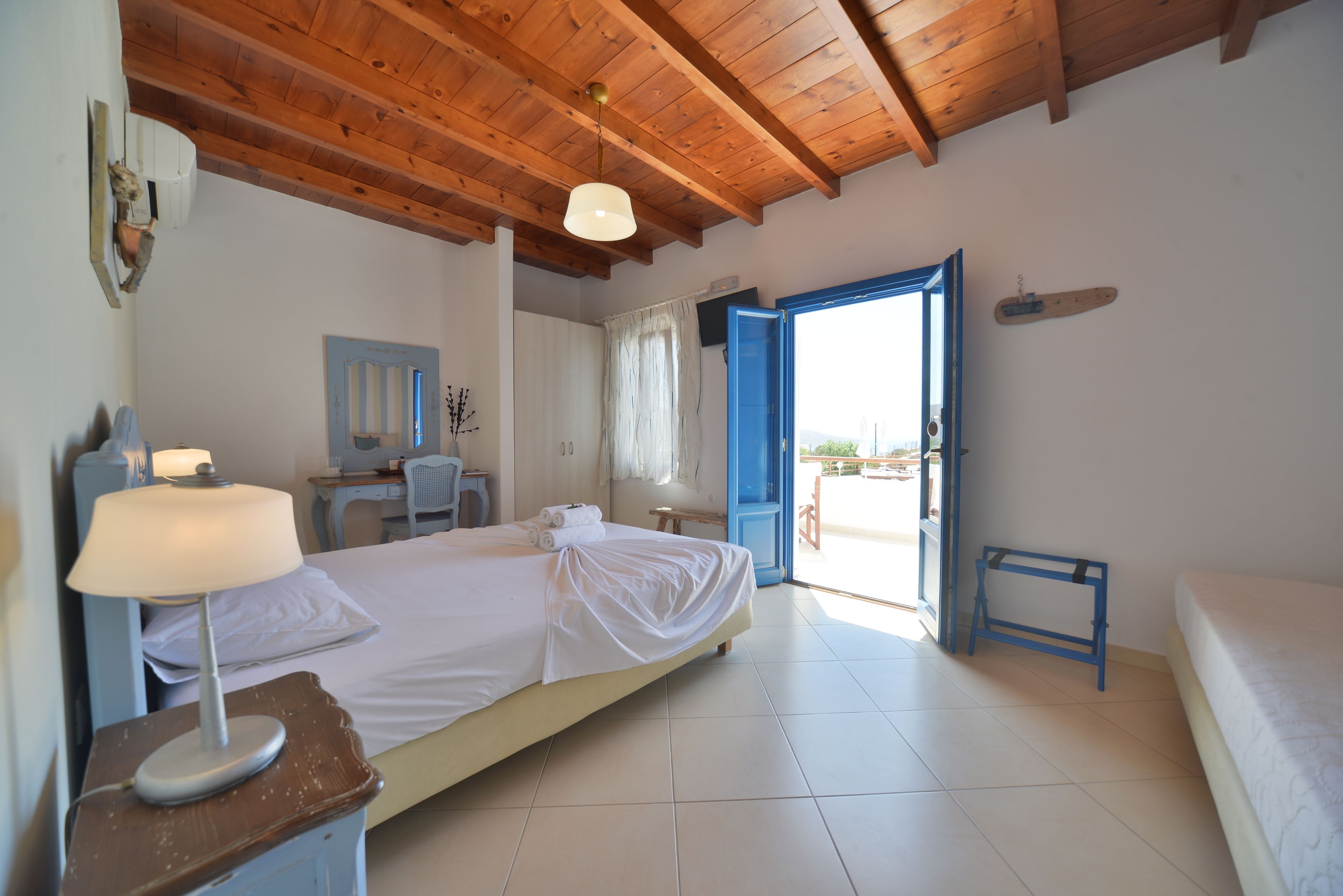 deluxe studio, sea view | premium bedding, in-room safe, soundproofing, iron/ironing board