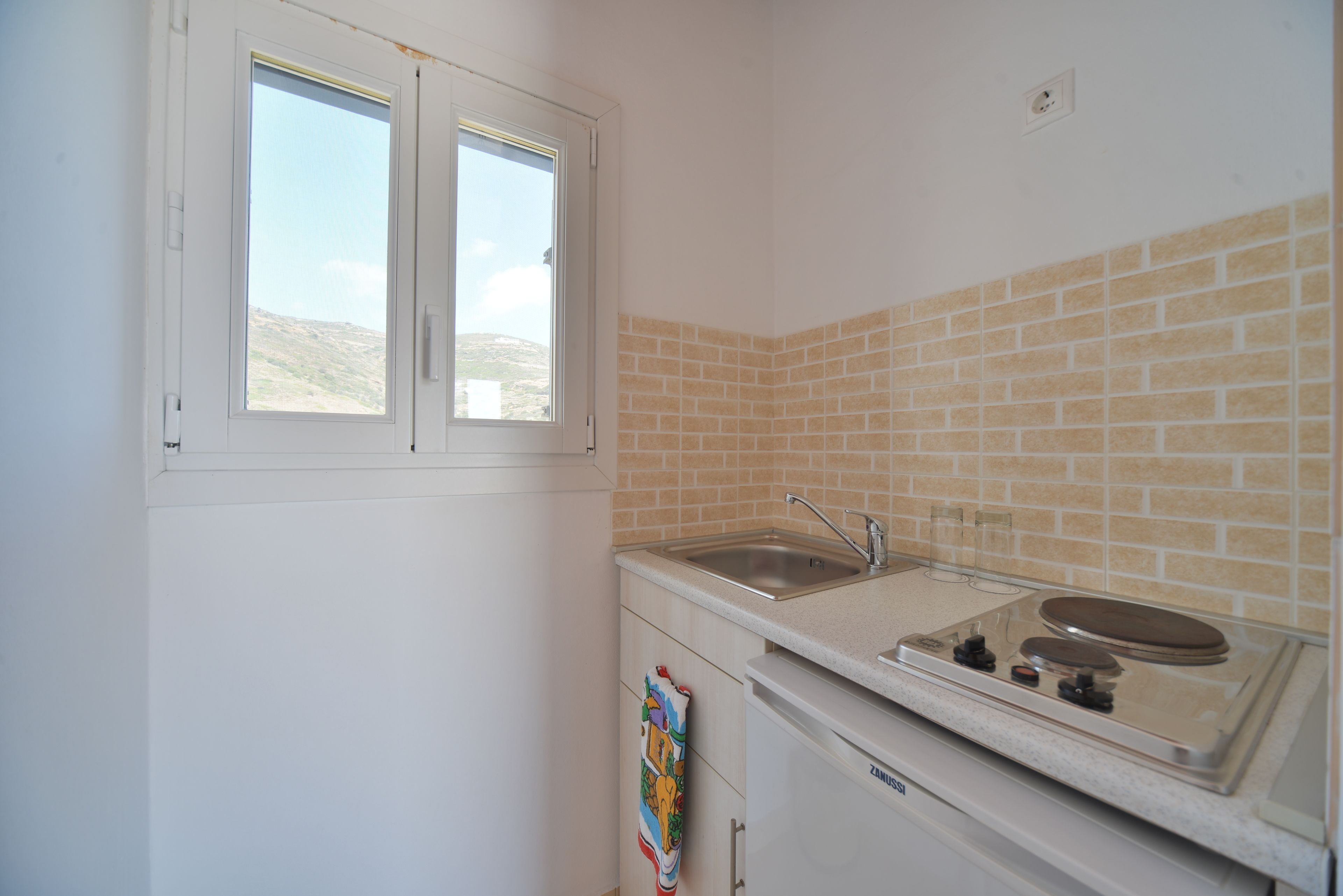 deluxe studio, sea view | private kitchenette | fridge