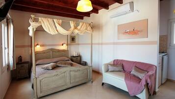 Deluxe Studio, Sea View | Premium bedding, in-room safe, soundproofing, iron/ironing board