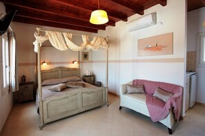 Deluxe Studio, Sea View | Premium bedding, in-room safe, soundproofing, iron/ironing board - Amorgion Village (Amorgos)