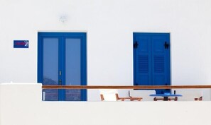 Deluxe Studio, Sea View | Balcony