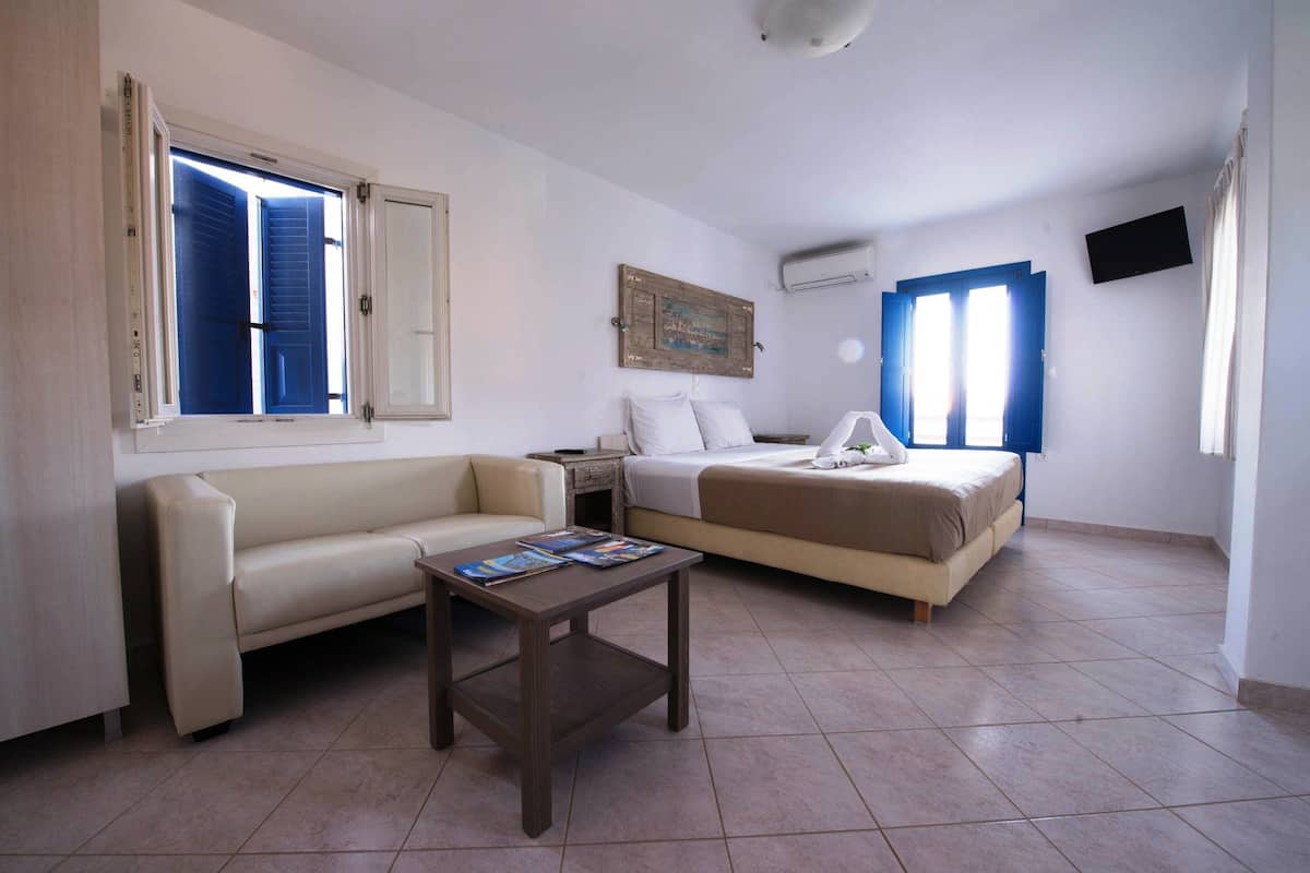 studio | premium bedding, in-room safe, soundproofing, iron/ironing board