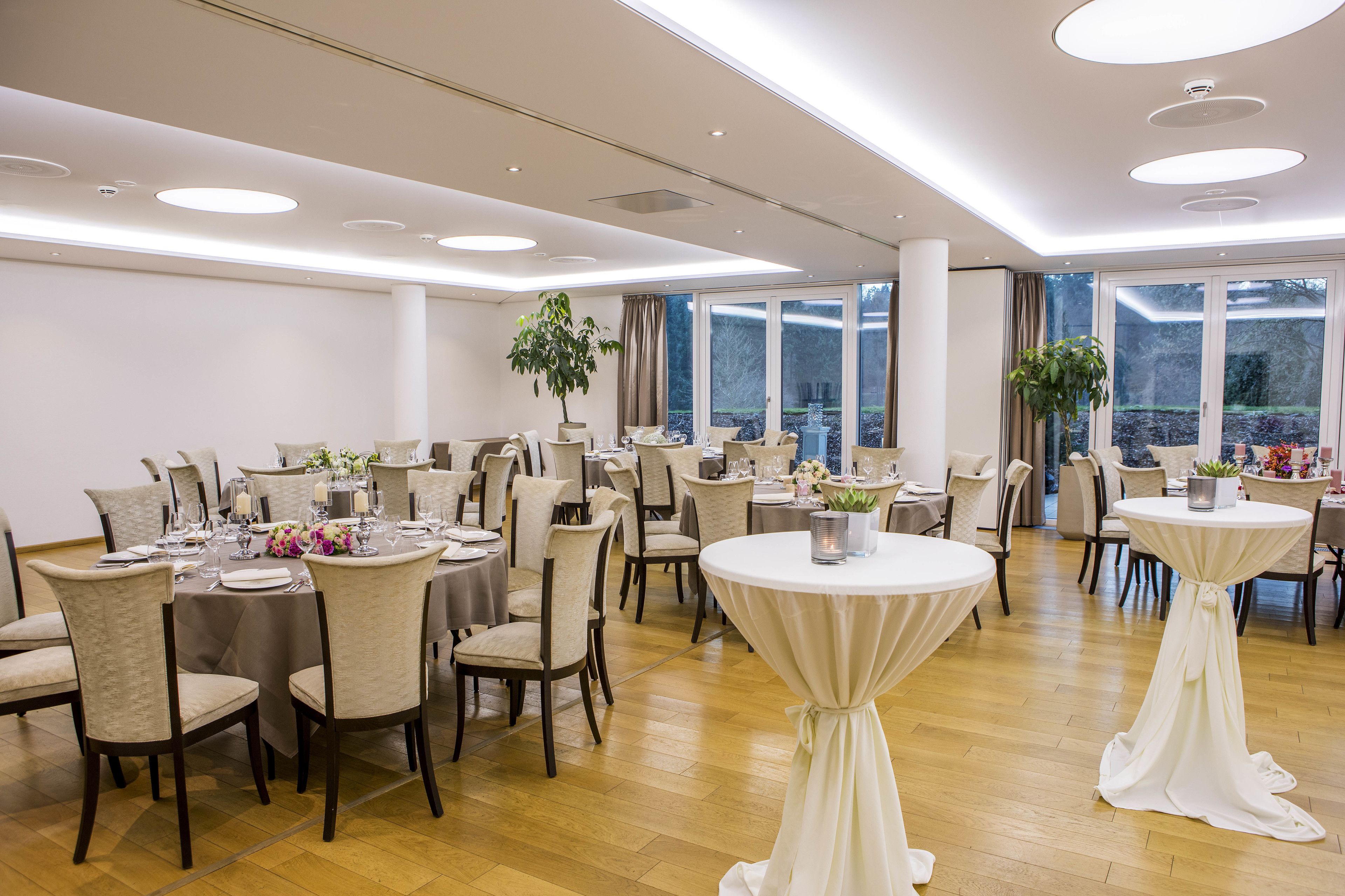 lunch and dinner served, french cuisine