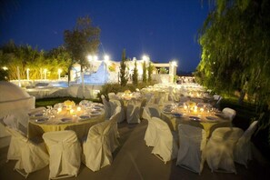 Outdoor dining
