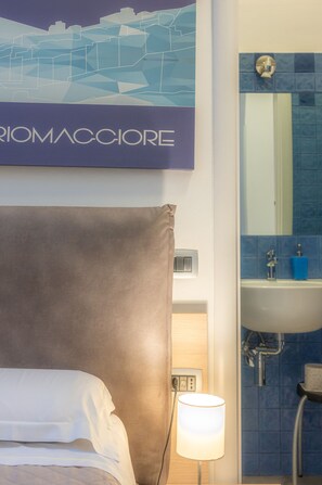 Yhden hengen huone | Untuvapeitot, memory foam -patjalliset sängyt, tallelokero huoneessa