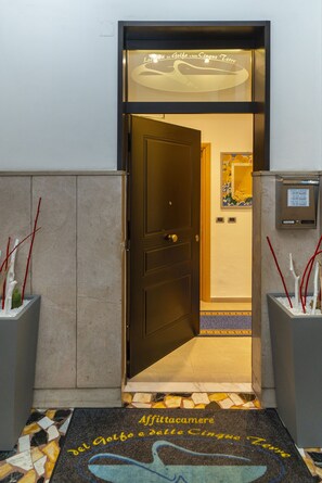 Entrada al alojamiento