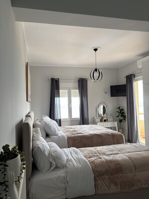 Studio, Multiple Beds (303) | In-room safe, soundproofing, free WiFi, bed sheets