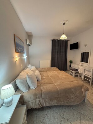 In-room safe, soundproofing, free WiFi, bed sheets - Eliza Apartments (Rethymno)