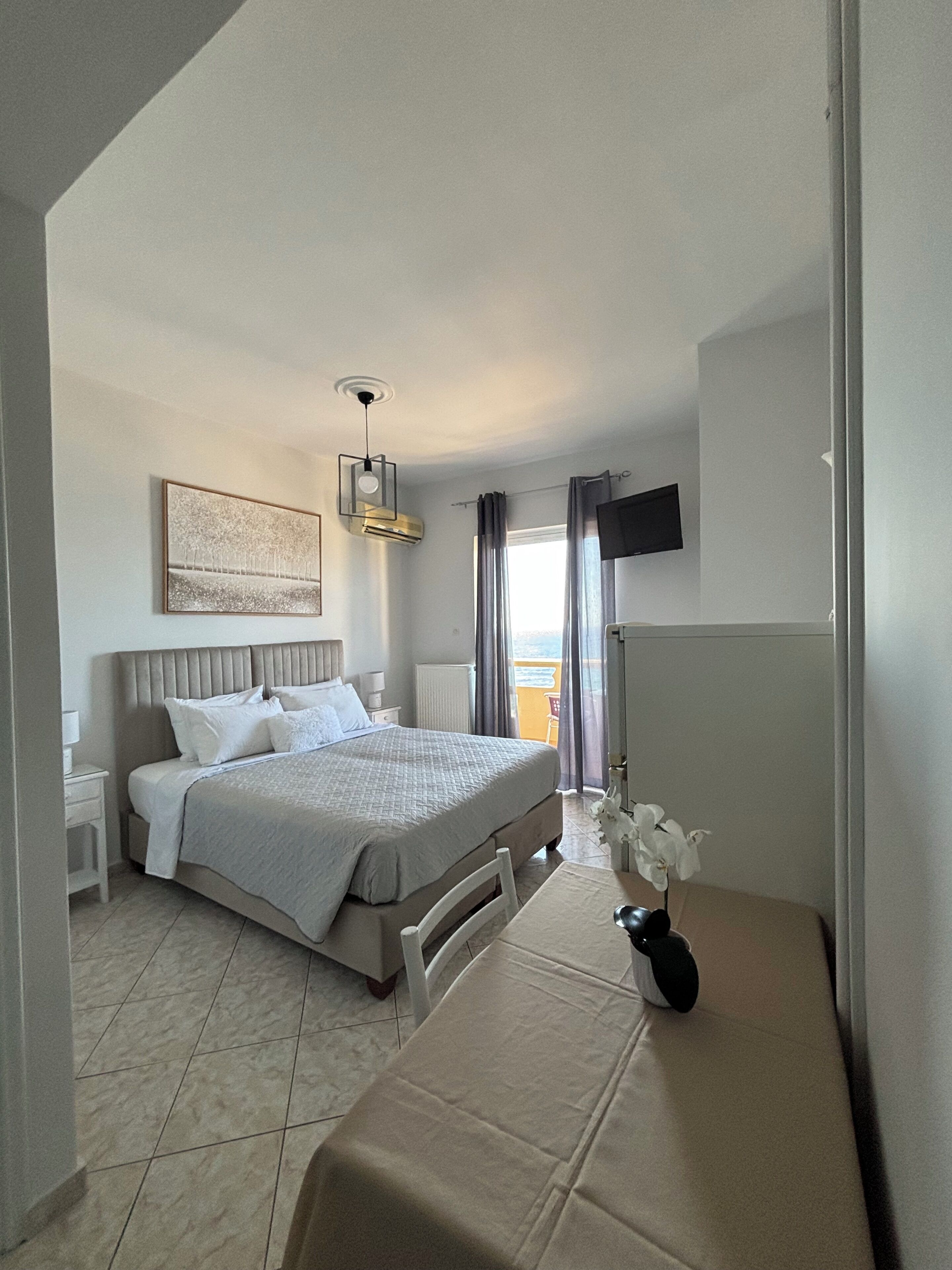 Studio (304) | In-room safe, soundproofing, WiFi (free), bed sheets