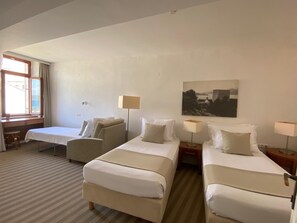 Standard-Doppel- oder -Zweibettzimmer (Attick ) | 1 Schlafzimmer, Zimmersafe, Schreibtisch, Bügeleisen/Bügelbrett