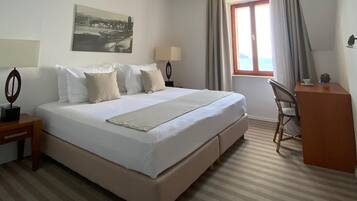 Standard Double Room, Sea View | 1 bedroom, in-room safe, desk, iron/ironing board