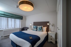 Standard Apartment | Desk, laptop workspace, iron/ironing board, free WiFi