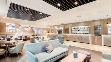 Serves lunch and dinner