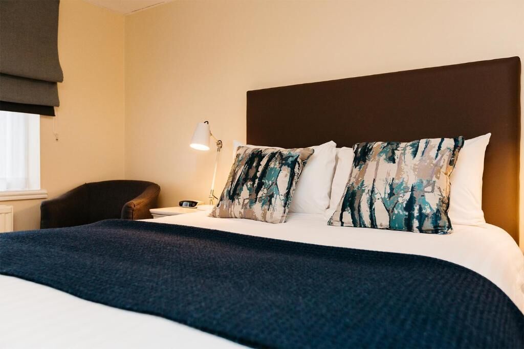 Desk, laptop workspace, iron/ironing board, free WiFi