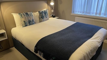Desk, laptop workspace, iron/ironing board, free WiFi