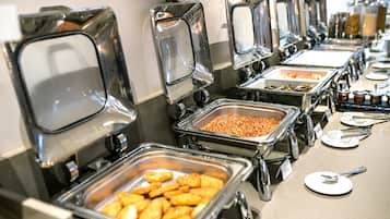 Petit déjeuner complet servi tous les jours en supplément