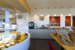 Petit déjeuner buffet servi tous les jours en supplément