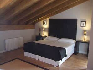 Ropa de cama de alta calidad y escritorio
