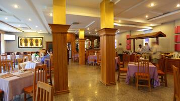 2 restaurants, dinner served, Burmese cuisine