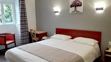 Standard Double Room | Desk, soundproofing, free cots/infant beds, rollaway beds