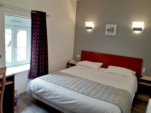 Standard Double Room - Hôtel Relais du Lac (Villegusien-le-Lac)