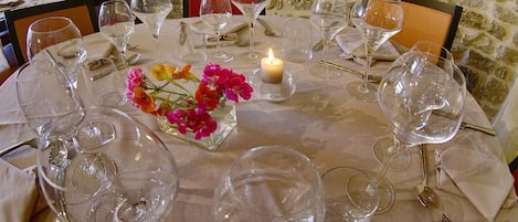Lunch and dinner served, French cuisine