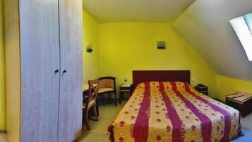 Desk, soundproofing, free cots/infant beds, rollaway beds