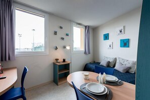 Schreibtisch, schallisolierte Zimmer, kostenlose Babybetten