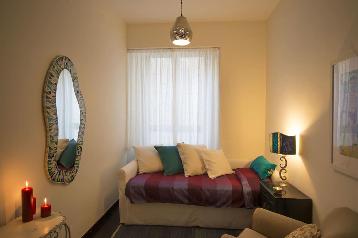 Habitación individual (External Private Bathroom) | Ropa de cama de alta calidad, edredón y decoración personalizada