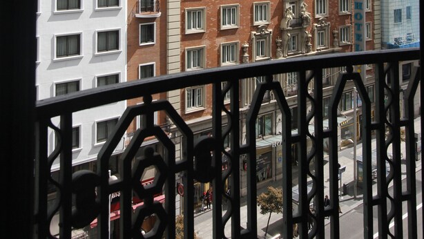 A multi-story hotel with a prominent sign reading "Hotel Senator." - El Rincon de Gran Via (Madrid)