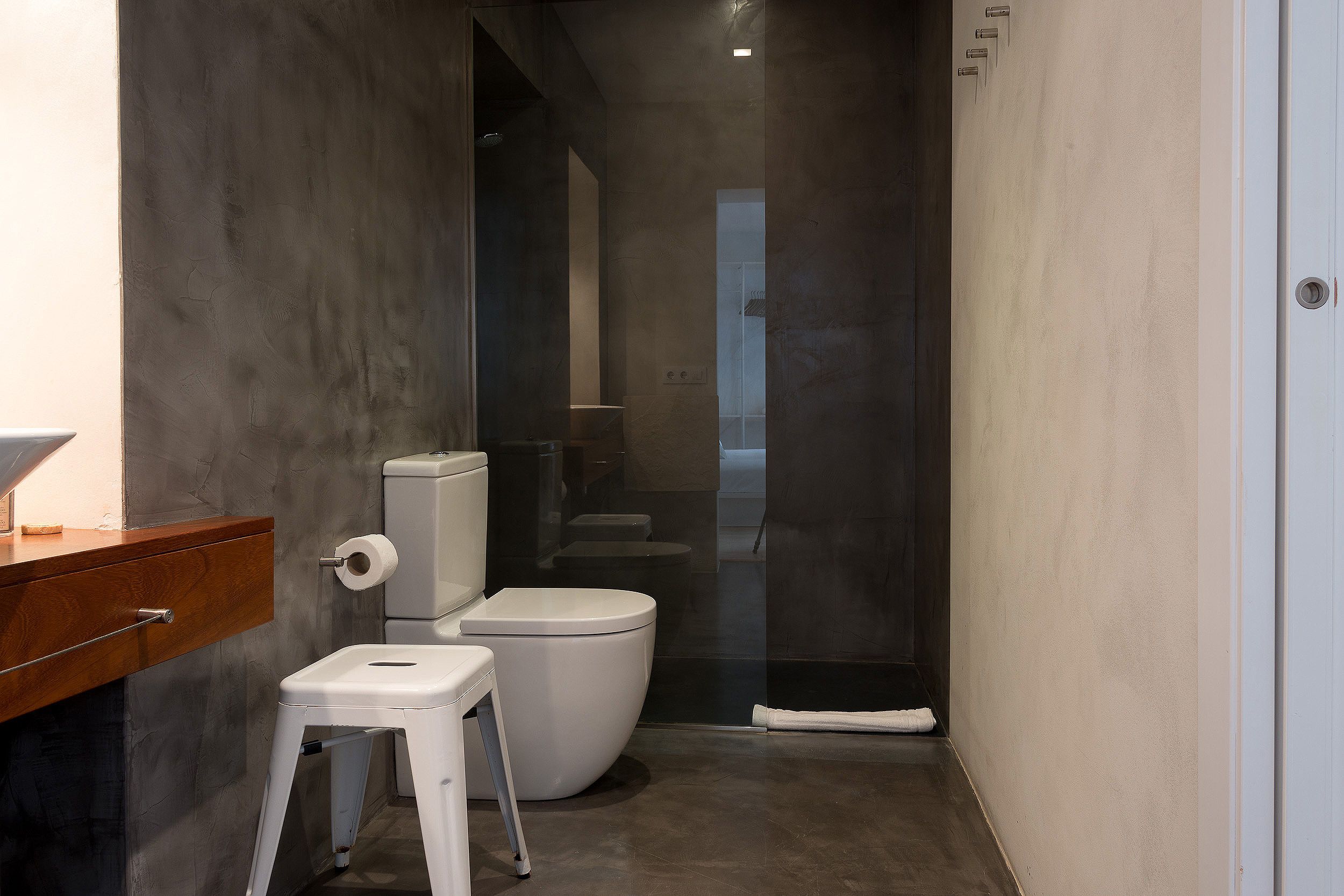 suite | bathroom | shower, hair dryer, towels