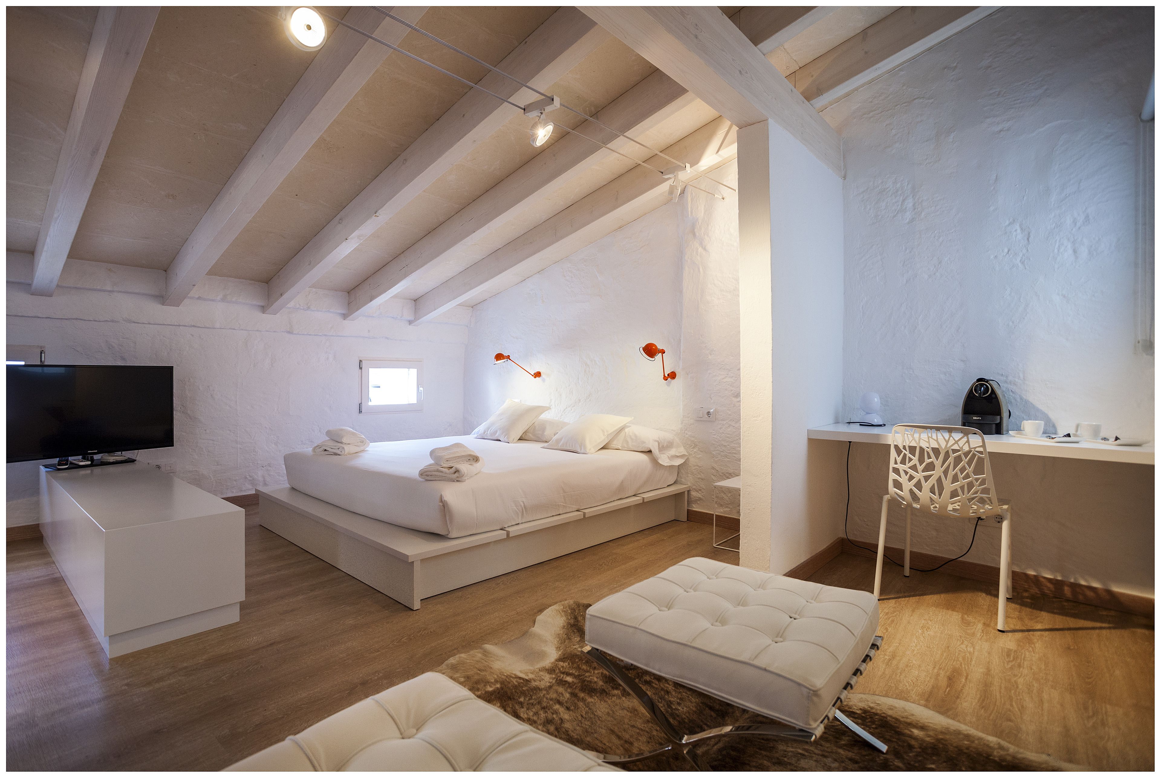 suite | minibar, desk, soundproofing, free wifi