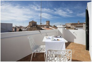 더블룸 | 고급 침구, 미니바, 책상, 방음 설비