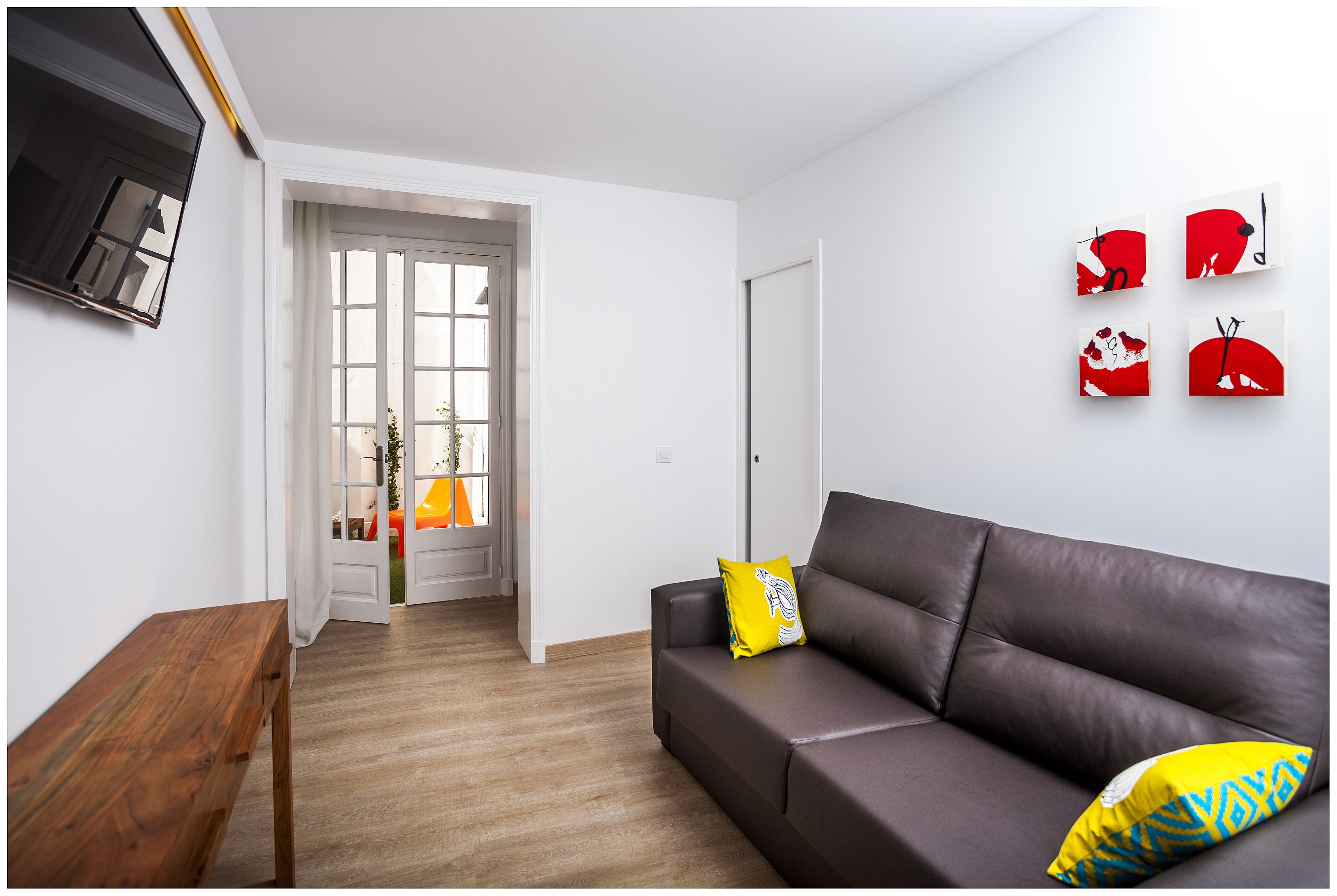 suite | living room | 42-inch flat-screen tv with satellite channels, tv