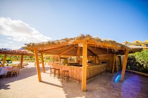 Bar al costat de la piscina
